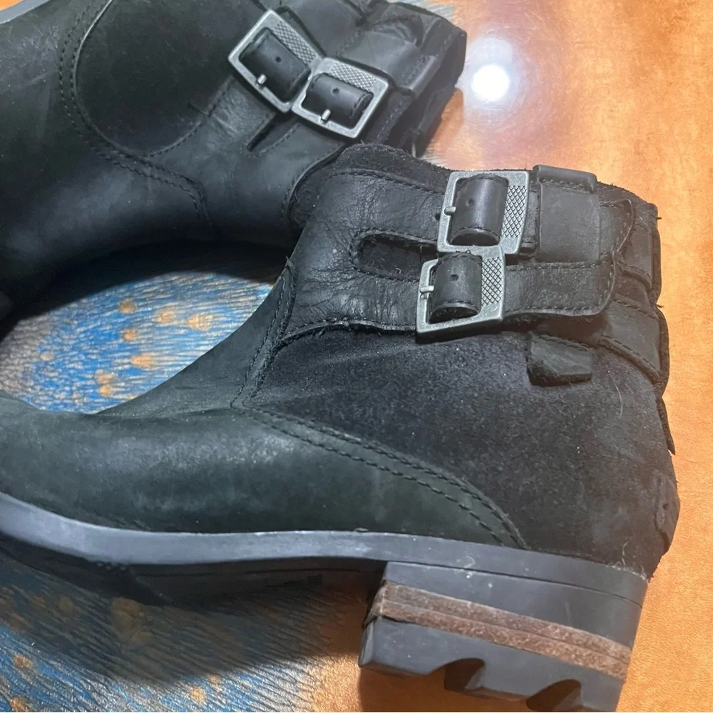 Sorel Lolla Black Leather Ankle Boots size 7